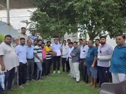 रुद्रपुर: मेयर विकास शर्मा ने गंगापुर रोड स्थित अपने आवास पर क्षेत्रवासियों की समस्याएं सुनीं, समाधान का दिया आश्वासन