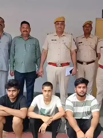 अलवर: अरावली विहार पुलिस ने फायरिंग कर हत्या का प्रयास करने के मामले में ₹5-5 हजार के 3 इनामी आरोपियों को किया गिरफ्तार