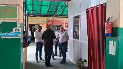 पौड़ी: स्वास्थ्य निदेशक गढ़वाल मंडल चंद्र प्रकाश त्रिपाठी ने जिला अस्पताल पौड़ी का किया निरीक्षण, व्यवस्थाओं का लिया जायजा