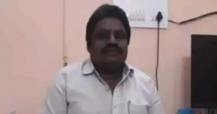 పొన్నూరు: ఇంటి పన్నులు ప్రభుత్వ ఖజానాకు జమ చేయకుండా సొంత పనులకు వాడుకున్నందుకు పొన్నూరులో పంచాయతీ కార్యదర్శి సస్పెండ్