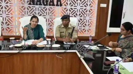 टिहरी: कांवड़ यात्रा की तैयारियों को लेकर जिलाधिकारी नितिका खंडेलवाल ने अधिकारियों के साथ की बैठक, दिए आवश्यक दिशा-निर्देश