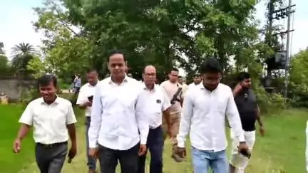 হোজাই: আৰ.টি.ইউ.ৰ শ্ৰেণীকোঠা হিচাপে ব্যৱহাৰ কৰিবলগীয়া যোগিজানত পৰিত্যক্ত অৱস্থাত পৰি থকা আইটিআই ভৱন পৰিদৰ্শন বিধায়ক ৰামকৃষ্ণ ঘোষৰ