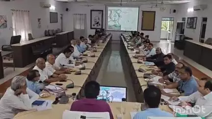 भीलवाड़ा: जनसाधारण की प्राथमिकता अनुसार जल संरक्षण के क्षेत्र में विकास कार्य कर औद्योगिक संगठन बनाएं व अभियान को सफल बनाएं- DM