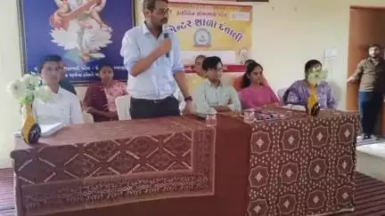 પેટલાદ: દંતાલી પ્રાથમિક શાળામાં શાળા પ્રવેશોત્સવ દરમિયાન જિલ્લા કલેક્ટર ઉપસ્થિત રહ્યા, વૃક્ષારોપણ કરાયું