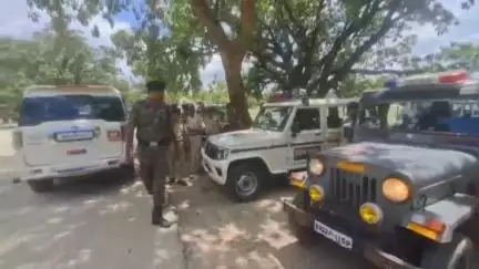 बेतिया: पुलिस केंद्र बेतिया में वाहनों की परेड आयोजित, एसपी ने किया निरीक्षण