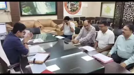 बूंदी: कलेक्ट्रेट में आदर्श सौर ग्राम के चयन के लिए आयोजित हुई बैठक, जिला कलेक्टर ने की अध्यक्षता