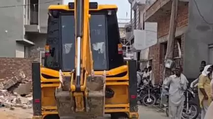 हिसार: रायपुर में अवैध कब्जा हटाने पहुंचा प्रशासन, ग्रामीणों ने किया विरोध; तैनात रहा पुलिस बल