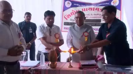 જેતપુર પાવી: શાળા પ્રવેશોત્સવના બીજા દિવસે ૯૪૫ ભૂલકાઓ અને વિદ્યાર્થીઓને શૈક્ષણિક કીટ આપી શાળામાં પ્રવેશ નાયબ મુખ્ય દંડકે કરાવ્યો