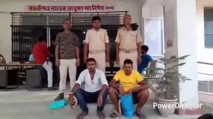 कहरा: उत्पाद पुलिस ने छापेमारी कर 1 कारोबारी और 1 शराबी को किया गिरफ्तार, सहरसा कोर्ट में पेश कर आगे की कार्रवाई जारी