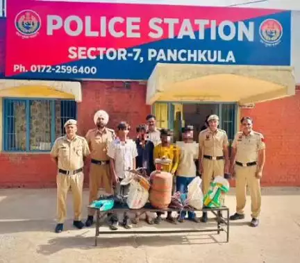 पंचकूला: सेक्टर 7 थाना पुलिस ने चोरी के मामले में चार लोगों को किया गिरफ्तार, चोरी का सामान हुआ बरामद