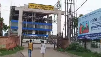 आदित्यपुर गम्हरिया: अंचल निरीक्षक, उप राजस्व निरीक्षक एवं अमीन द्वारा ब्लॉक परिसर का सीमांकन किया गया, बनेगी चारदीवारी