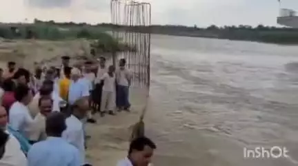 कल्याणपुर: मंत्री ने नामापुर घाट पर कटाव स्थल का जायजा लिया