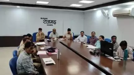 राजगढ़: राजगढ़ कलेक्टर ने आगामी त्योहारों को देखते हुए अधिकारियों की बैठक ली