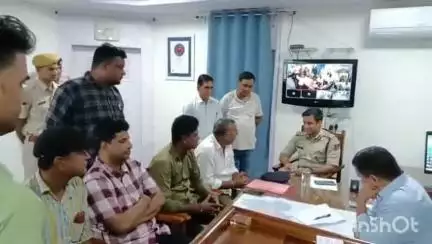 चूरू: रोहतास में मेघवाल हत्या कांड के आरोपियों की गिरफ्तारी की मांग को लेकर ज्ञापन दिया गया जिला कलक्टर व पुलिस अधीक्षक को