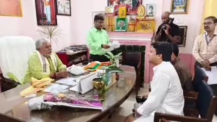 बथनाहा: बथनाहा में पैक्स अध्यक्षों के भवन निर्माण को लेकर विधायक ने बिहार सरकार के मंत्री से मुलाकात की