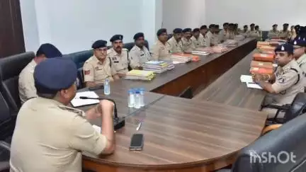 दुर्ग: जिले में वरिष्ठ पुलिस अधीक्षक महोदय द्वारा लंबित समंस वारंट की की गई समीक्षा
