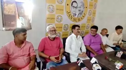 जहानाबाद: स्कूल बैग चुनाव चिन्ह मिलने पर जन सूरज पार्टी कार्यालय में प्रेस वार्ता