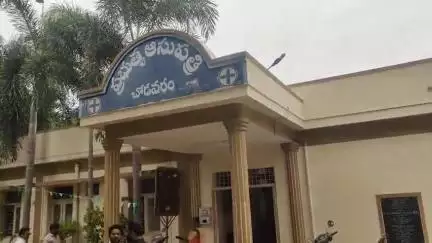 స్పృహ తప్పి పడిపోయిన వడ్డాది కస్తూర్బా గాంధీ హాస్టల్ ప్రిన్సిపల్ అన్నపూర్ణ.. రాజకీయ వేధింపులే కారణమని భర్త ఆరోపణ