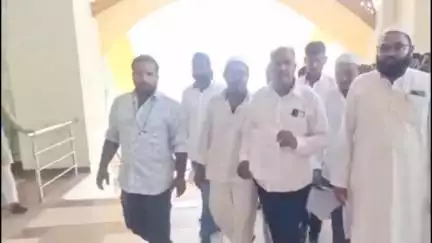 कन्नड: कुंजखेडा येथील वक्फ जमीन लिलावाविना वाटप; वक्फ अधिकाऱ्यांवर ग्रामस्थांचा रोष, वक्फ बोर्डात दिले निवेदन