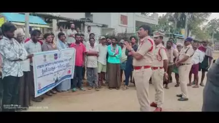 సత్తుపల్లి: సైబర్ నేరాల పట్ల అప్రమత్తంగా ఉండాలి సిఐ ఇంద్రసేనారెడ్డి