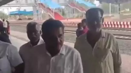 सिवनी: ब्रॉडगेज रेलवे संघर्ष समिति ने सिवनी में नागपुर DRM को ज्ञापन सौंपा, रखी कई मांगें