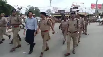 मंझनपुर: संवेदनशील पर्व पर चौकस प्रशासन: मोहर्रम से पहले मंझनपुर में पुलिस ने किया फ्लैग मार्च, लोगों से संवाद कर दिलाया भरोसा