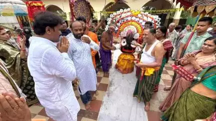 ଅନୁଗୋଳ: ବଅଁରପାଳରେ ରଥ ଯାତ୍ରାରେ ଯୋଗଦେଲେ ଅନୁଗୋଳ ବିଧାୟକ ପ୍ରତାପ ଚନ୍ଦ୍ର ପ୍ରଧାନ