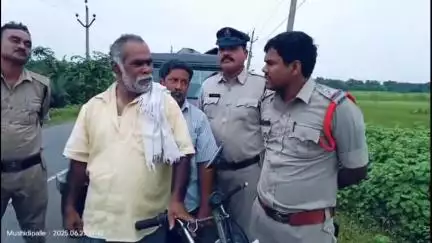 ఆనందపురం జంక్షన్ వద్ద గంజాయి పట్టుకున్న ఏ.కోడూరు పోలీసులు