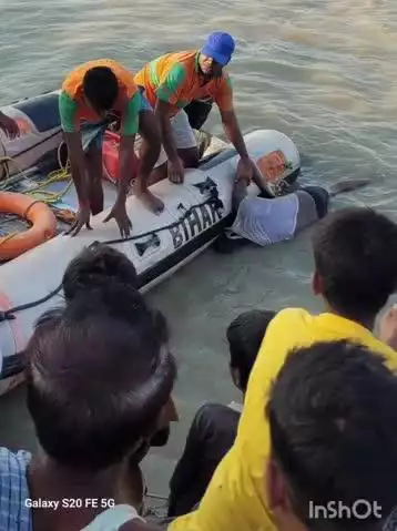बैकुंठपुर: डुमरिया: गंडक नदी में डूबने से एक व्यक्ति की मौत, NDRF टीम ने शव बरामद किया, पुलिस जांच में जुटी