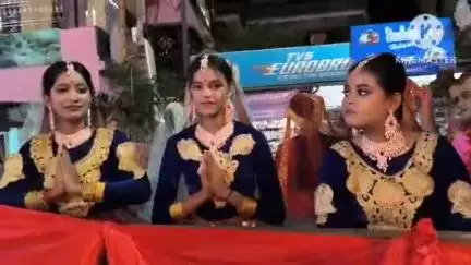 রায়গঞ্জ: পুর্ব নেতাজী পল্লীর রথযাত্রায় রায়গঞ্জের রাজপথে পায়ে হেটে অংশ নিলেন রায়গঞ্জের পৌর প্রশাসক সন্দীপ বিশ্বাস