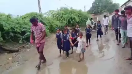 મુળી: દાધોળીયા ગામે વરસાદી પાણીના લીધે ગ્રામજનો ત્રાહિમામ.#jansamasya