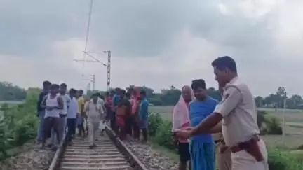 महराजगंज: महुआरी के पास रेलवे लाइन पर ट्रेन की चपेट में आने से एक अज्ञात महिला की मौत