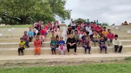 मझौलिया: सेनुवारिया में ग्रामीण बच्चों को चीन, जापान, अमेरिका के बच्चों जैसा बनाने के लिए खेल और विज्ञान की तैयारी जारी