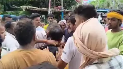 बेगूसराय: हड़ताली चौक के पास पुलिस और नगर निगम कर्मी आपस में भिड़े, अफरा-तफरी मची