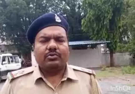 वाड्रफनगर: वाड्रफनगर इलाके में अवैध शराब की बिक्री पर आबकारी विभाग की लगातार कार्रवाई जारी, उप निरीक्षक नीरज साहू
