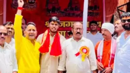 हज़ारीबाग: हजारीबाग विधायक के सौजन्य से भगवान जगन्नाथ धाम मंदिर में महाभोग (खिचड़ी) का वितरण