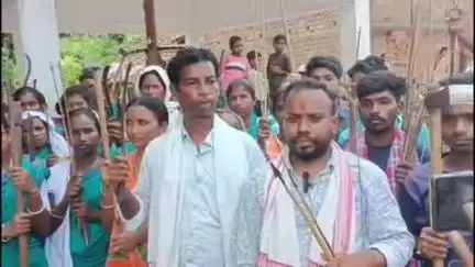 बरहेट: भोगनाडीह में सिदो-कान्हू के वंशज मंडल मुर्मू ने हूल दिवस पर प्रशासनिक स्वीकृति न मिलने पर किया विरोध