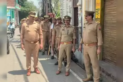 सहावर: पीएसी के साथ सहावर थाना पुलिस ने कस्बे में किया पैदल गश्त, अराजक तत्वों पर पुलिस की नजर