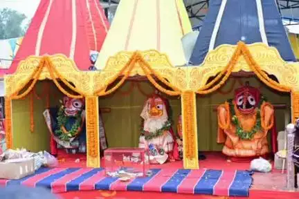 सूरजपुर: भगवान श्रीजगन्नाथ की रथ यात्रा में उमड़ा श्रद्धा का सैलाब, मंत्री लक्ष्मी राजवाड़े ने रथ खींचकर की पूजा-अर्चना