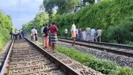 കൊല്ലം: മൂന്നാംകുറ്റിയിൽ കാണാതായ പെൺകുട്ടിയുടെ മൃതദേഹം റെയിൽവേ ട്രാക്കിന് സമീപത്തെ ഓടയിൽ