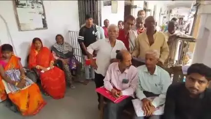 दरभंगा: जिलाधिकारी के जनता दरबार में कई समस्याओं का मौके पर ही निपटारा, 55 से अधिक लोग उपस्थित
