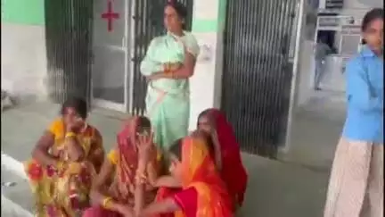 पताही: पताही सामुदायिक स्वास्थ्य केंद्र में एक महिला ने मृत बच्चे को दिया जन्म, घटना के बाद अस्पताल में मची अफरा-तफरी