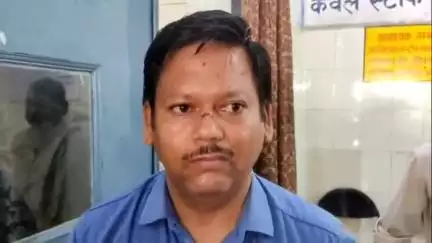 बरेली: थाना इज्जत नगर क्षेत्र के अवध विहार कॉलोनी निवासी टीचर की कार के आगे कुत्ता खड़ा हुआ, विरोध करने पर मारी ईंट