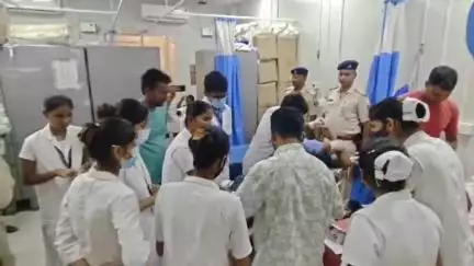 जहानाबाद: कोडौना थाने की पुलिस ने अज्ञात वाहन की टक्कर से घायल दो लोगों को सदर अस्पताल में कराया भर्ती