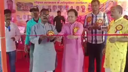 गुमला: करौंदी रथ बगीचा में ठेठ नागपुरी रंगारंग कार्यक्रम का आयोजन