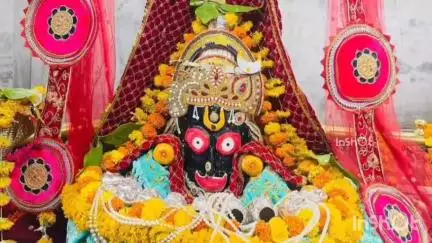 होशंगाबाद नगर: नर्मदापुरम के श्री काले महादेव मंदिर में श्री काले महादेव का श्री जगन्नाथ स्वामी के रूप में श्रृंगार