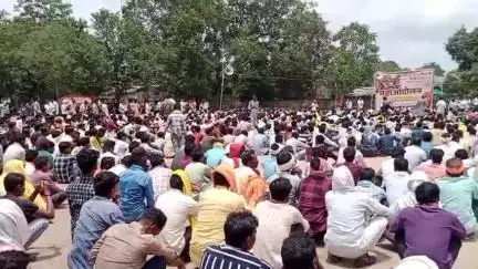 बागली: बागली विधानसभा क्षेत्र से आदिवासी खातेगांव वन विभाग की कार्रवाई के खिलाफ बड़ी संख्या में पहुंचे
