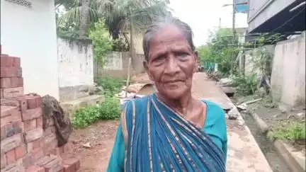 పెద్దాపురం మండలం రాయబోపాల్ పట్నంలో రేషన్ షాపుల వద్ద వృద్ధుల పడి కాపులు, పట్టించుకోని డీలర్లు #localissue