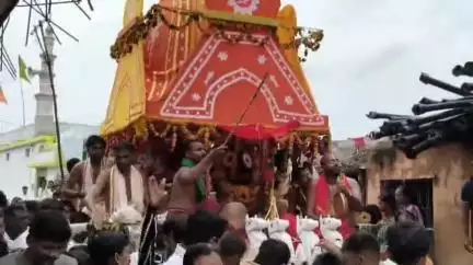 तेल्हारा: तेल्हारा तालुक्यातील इसापूर येथे श्री.जगन्नाथ रथयात्रा काढण्यात आली, हजारो भक्तांनी घेतला सहभाग
