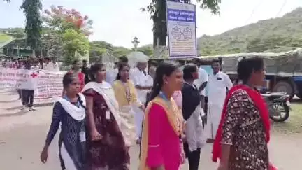 திருக்கழுக்குன்றம்: போதைப் பொருள் தடுப்பு விழிப் புணர்வு கல்லூரி மாணவர்கள் பங்கு பெற்ற பேரணி வட்டார வளர்ச்சி அலுவலக வளாகத்தில் துவங்கியது